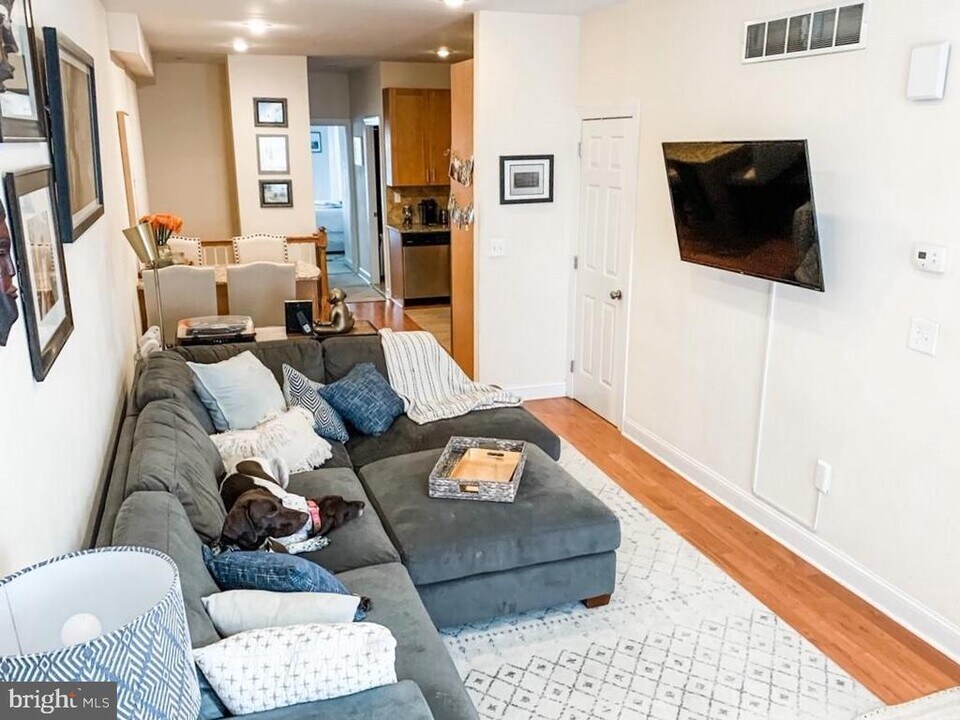 2339 Catharine St-Unit -1 in Philadelphia, PA - Building Photo