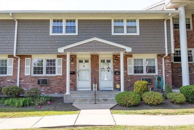 418 Meadow St in Agawam, MA - Building Photo - Building Photo