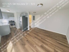 923-925 SW Holden St in Seattle, WA - Building Photo - Building Photo