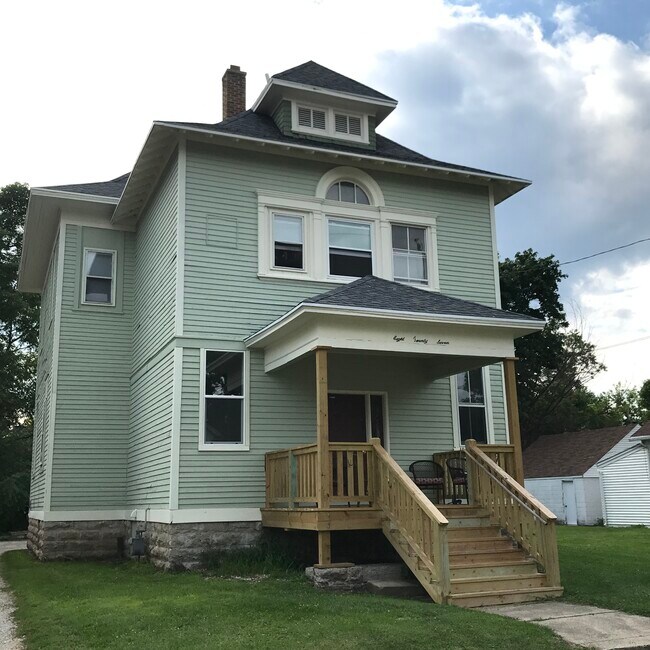 827 Cherry St Rentals in Oshkosh, WI