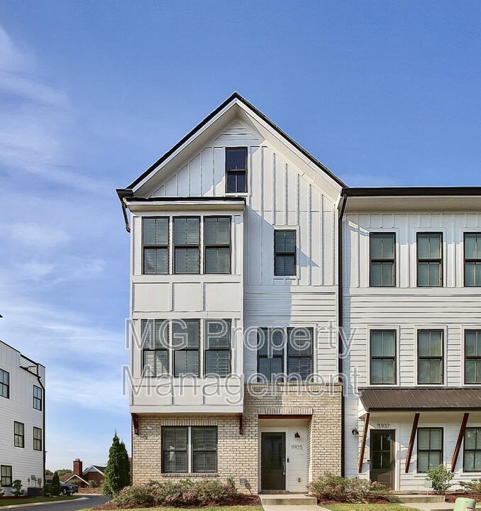 11935 Fiddlers Roof Ln in Charlotte, NC - Building Photo