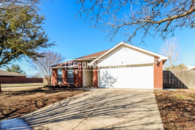 406 Lone Star Park Ln in Ponder, TX - Building Photo - Building Photo