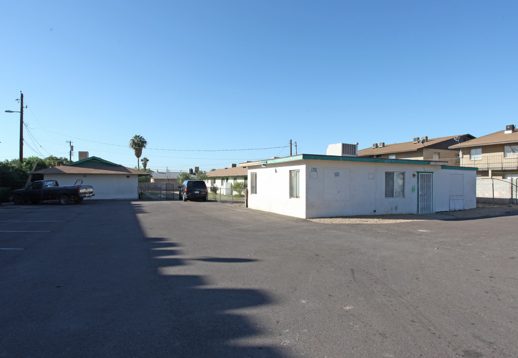 1711 W Mountain View Rd in Phoenix, AZ - Building Photo