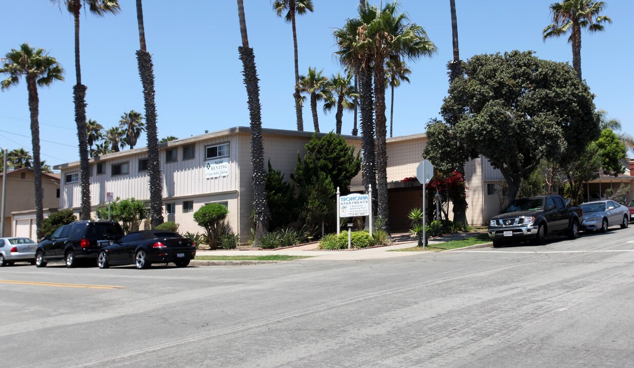 Tropicana Apartments in Huntington Beach, CA - Building Photo