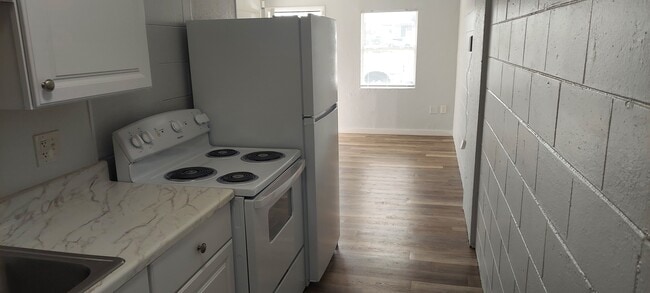 2070 Avocado Ave, Unit B in Melbourne, FL - Building Photo - Building Photo