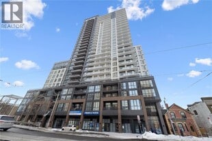 286 Main St in Toronto, ON - Building Photo