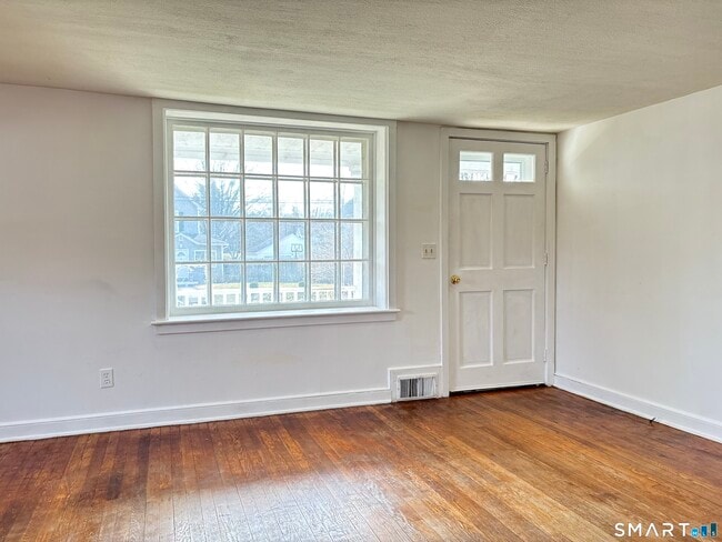 107 N Main St in Plymouth, CT - Building Photo - Building Photo