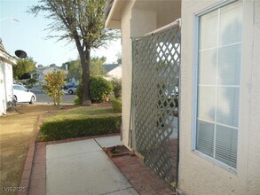 2047 Angel Falls Dr in Henderson, NV - Building Photo - Building Photo