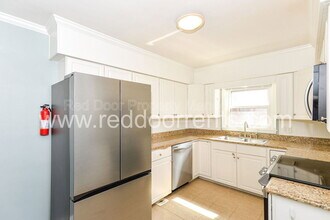 4930 N Illinois St in Indianapolis, IN - Building Photo - Building Photo