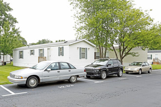 Madison Oaks in Madison Heights, MI - Building Photo - Building Photo