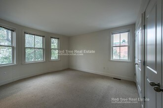 110 Second St. Unit 109 in Cambridge, MA - Foto de edificio - Building Photo