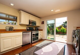 40 Encina Ave in Monterey, CA - Building Photo - Building Photo