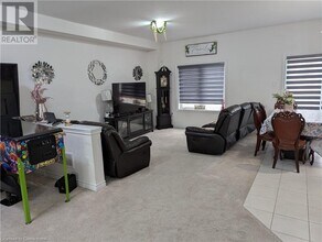 8 STAUFFER Rd in Brantford, ON - Building Photo - Building Photo
