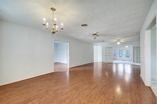 8730 Cedarspur Dr in Houston, TX - Building Photo - Building Photo