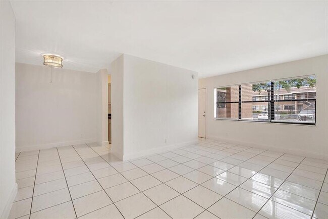 11583 NW 42nd St in Coral Springs, FL - Building Photo - Building Photo
