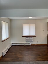 4927 W National Ave in West Milwaukee, WI - Foto de edificio - Building Photo