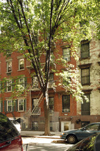 243 E 31st St in New York, NY - Building Photo - Building Photo