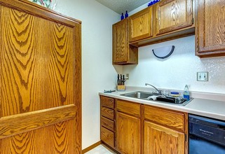 Wellington Townhomes in Grand Forks, ND - Building Photo - Building Photo