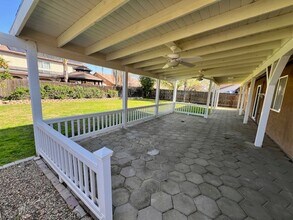 2234 E Chestnut Ct in Visalia, CA - Building Photo - Building Photo