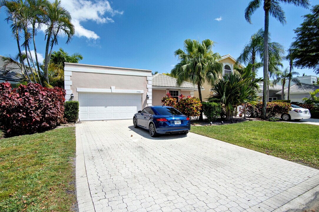 7988 Travelers Tree Dr in Boca Raton, FL - Building Photo