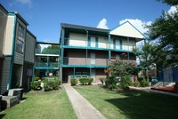 San Marcos Apartments in Houston, TX - Foto de edificio - Building Photo