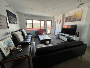 4304 Newtown Rd in Astoria, NY - Foto de edificio - Building Photo