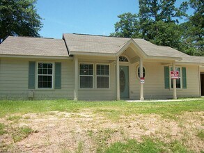 174 E Sunset Dr in Onalaska, TX - Building Photo - Building Photo