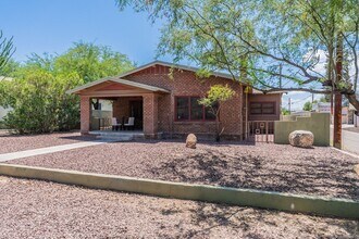 630 E 1st St in Tucson, AZ - Foto de edificio - Building Photo