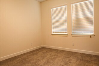 3352 Vine Ter Trce, Unit 2 in Houston, TX - Foto de edificio - Building Photo