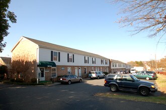 Mountcrest Apartments in Charlotte, NC - Foto de edificio - Building Photo