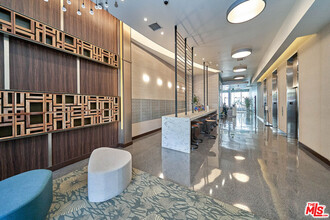3810 Wilshire Blvd in Los Angeles, CA - Foto de edificio - Building Photo