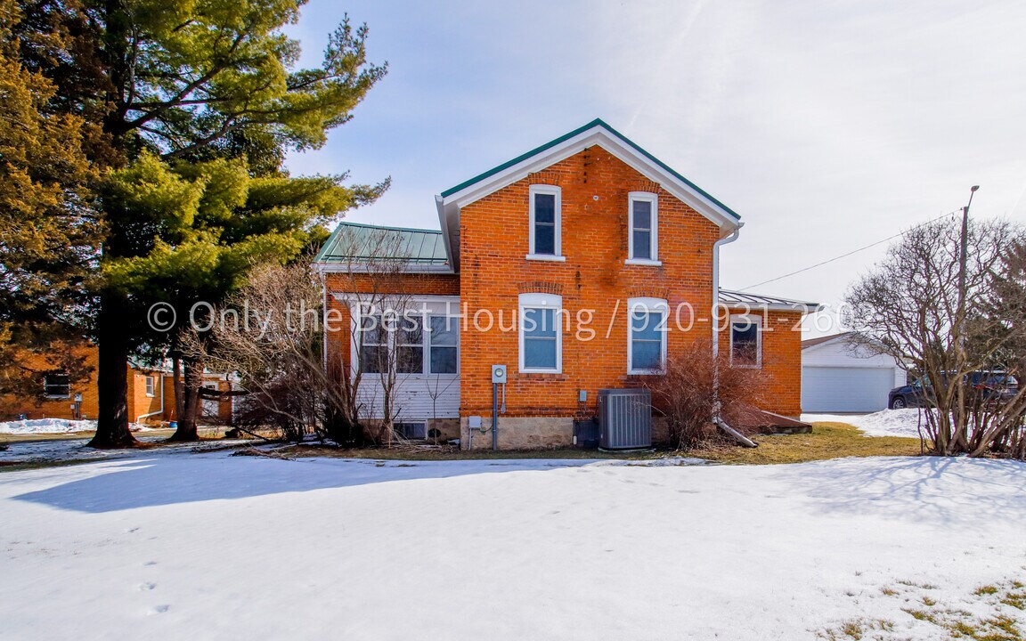 611 E Burnett St in Beaver Dam, WI - Building Photo