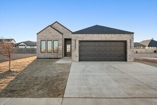 1415 Farmhouse Ave in Wolfforth, TX - Building Photo