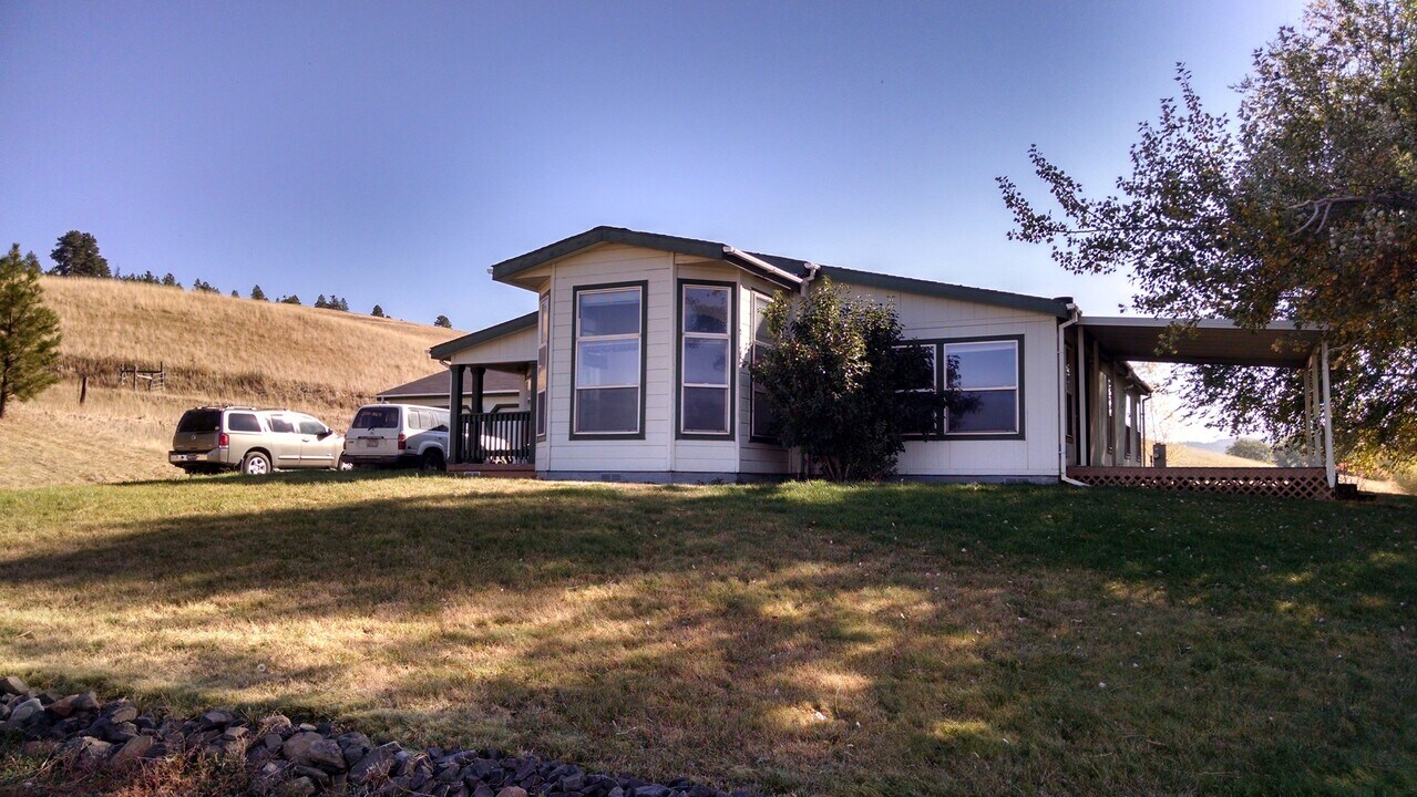 15375 Rose Creek Rd in Worley, ID - Building Photo