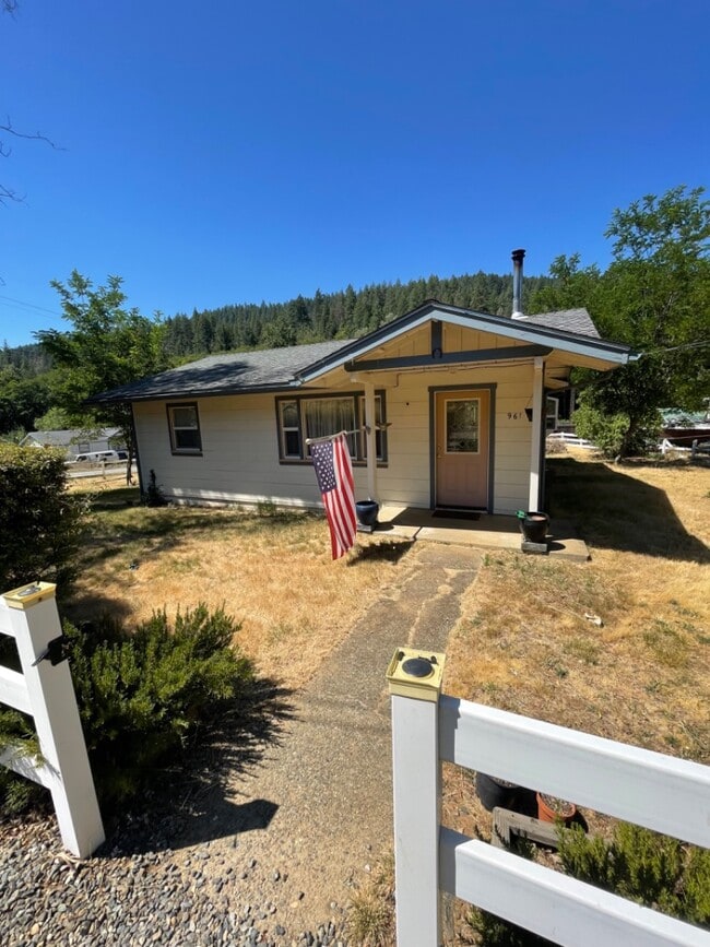 property at 961 Oregon St