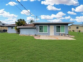 2210 Parkview Dr in Ft. Myers, FL - Building Photo - Building Photo