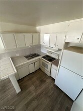 485 North Cir in Las Vegas, NV - Building Photo - Building Photo
