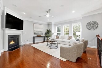 3655 E Paces Walk in Atlanta, GA - Foto de edificio - Building Photo