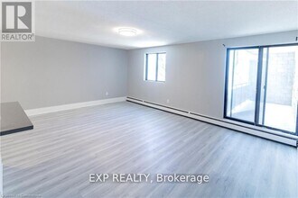 4422 Huron St in Niagara Falls, ON - Building Photo - Building Photo