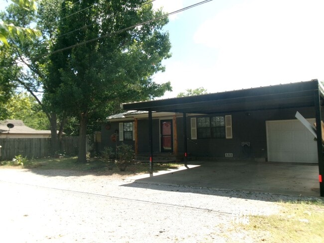 property at 409 1/2 NW Pecan Creek Dr