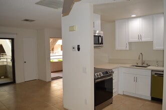 464 S. Calle Encilia in Palm Springs, CA - Building Photo - Building Photo