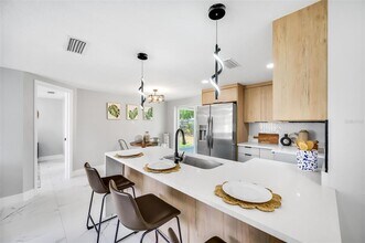 208 Palmetto Rd W in Nokomis, FL - Building Photo - Building Photo