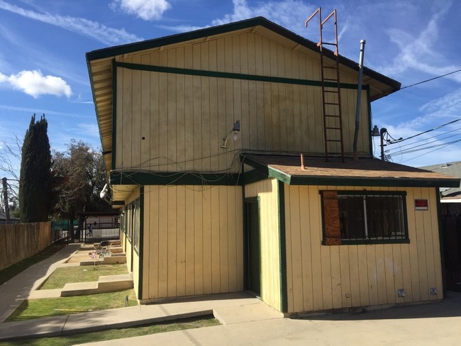 2105 River Blvd in Bakersfield, CA - Foto de edificio - Building Photo