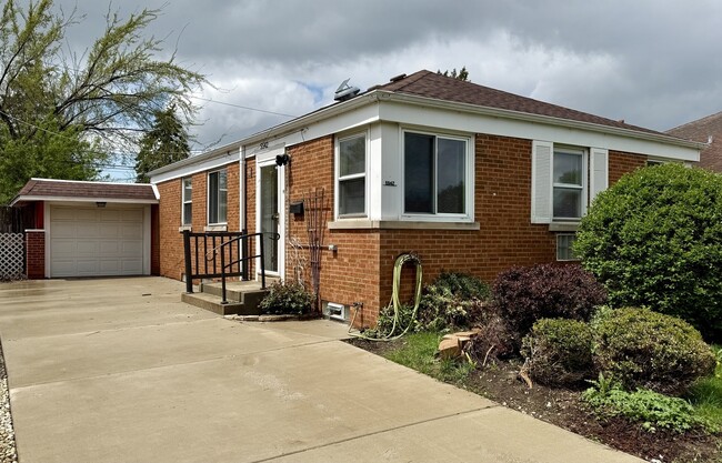 property at 5542 N Odell Ave