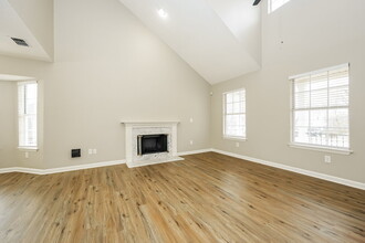 108 Cedar Bend Ct in La Vergne, TN - Foto de edificio - Building Photo