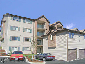 Creston Point in Seattle, WA - Foto de edificio - Building Photo