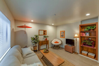 2nd Avenue Square in Chico, CA - Building Photo - Interior Photo
