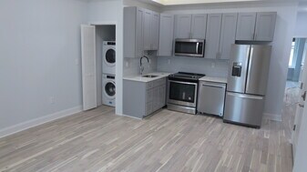 717 Walnut St, Unit 4F in Philadelphia, PA - Building Photo