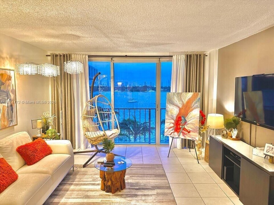 800 West Ave in Miami Beach, FL - Building Photo