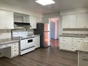 9607 E Upriver Dr in Spokane, WA - Building Photo - Building Photo